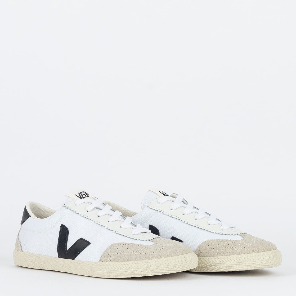 Tênis Veja Volley Canvas White Black VO0103524