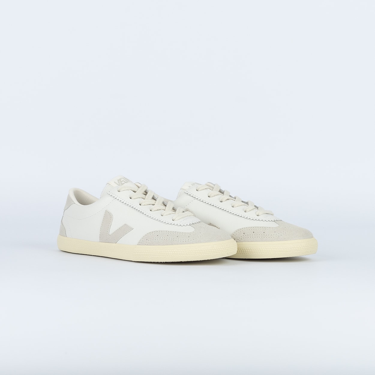 Tênis Veja Volley O.T. Leather White Natural VO2003852
