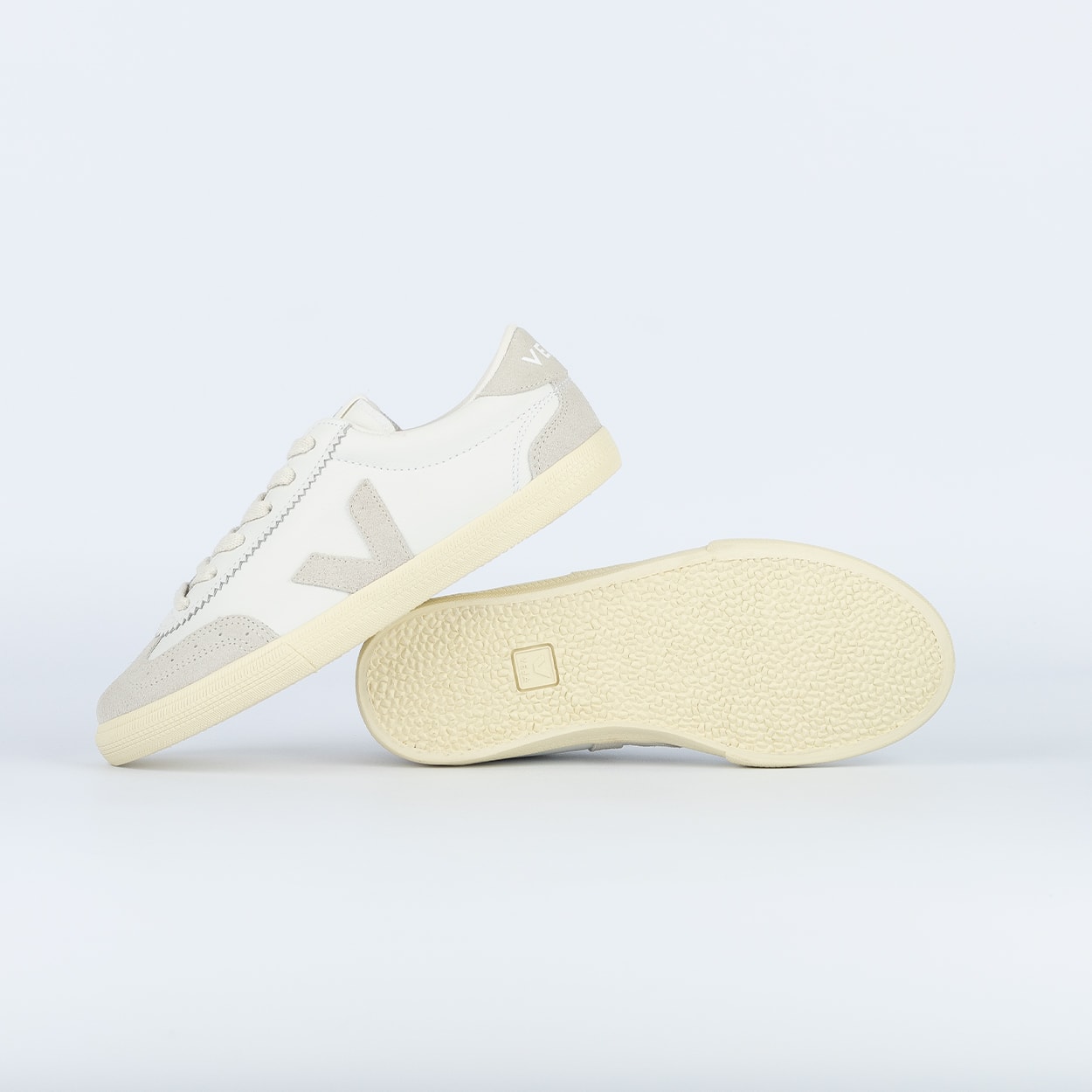 Tênis Veja Volley O.T. Leather White Natural VO2003852
