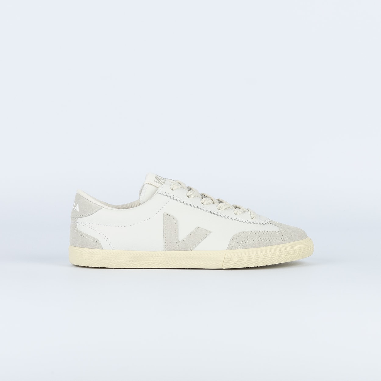 Tênis Veja Volley O.T. Leather White Natural VO2003852