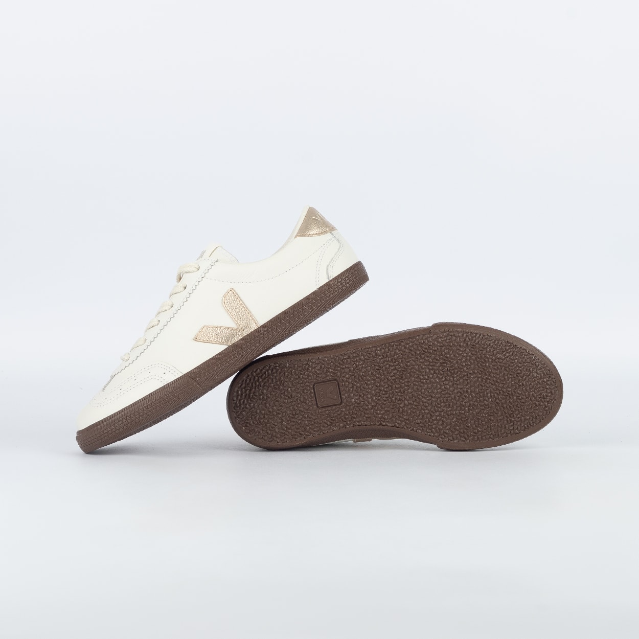 Tênis Veja Volley O.T. Leather White Platine Bark VO2021413