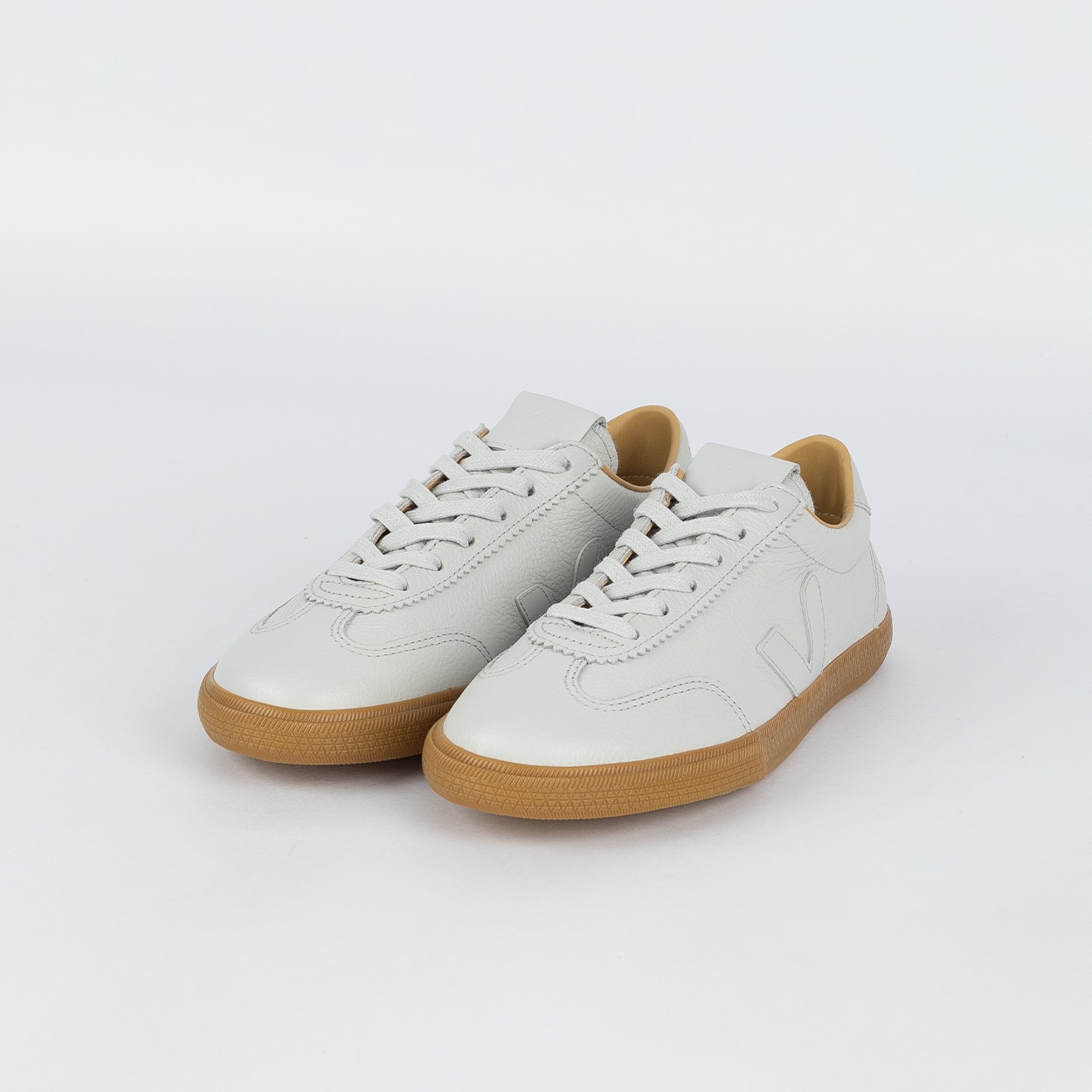 Tênis Veja Volley Signature O.T. Leather Pearl YP2021859
