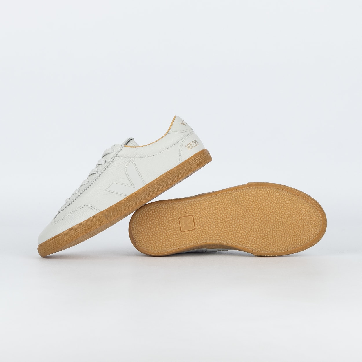 Tênis Veja Volley Signature O.T. Leather Pearl YP2021859