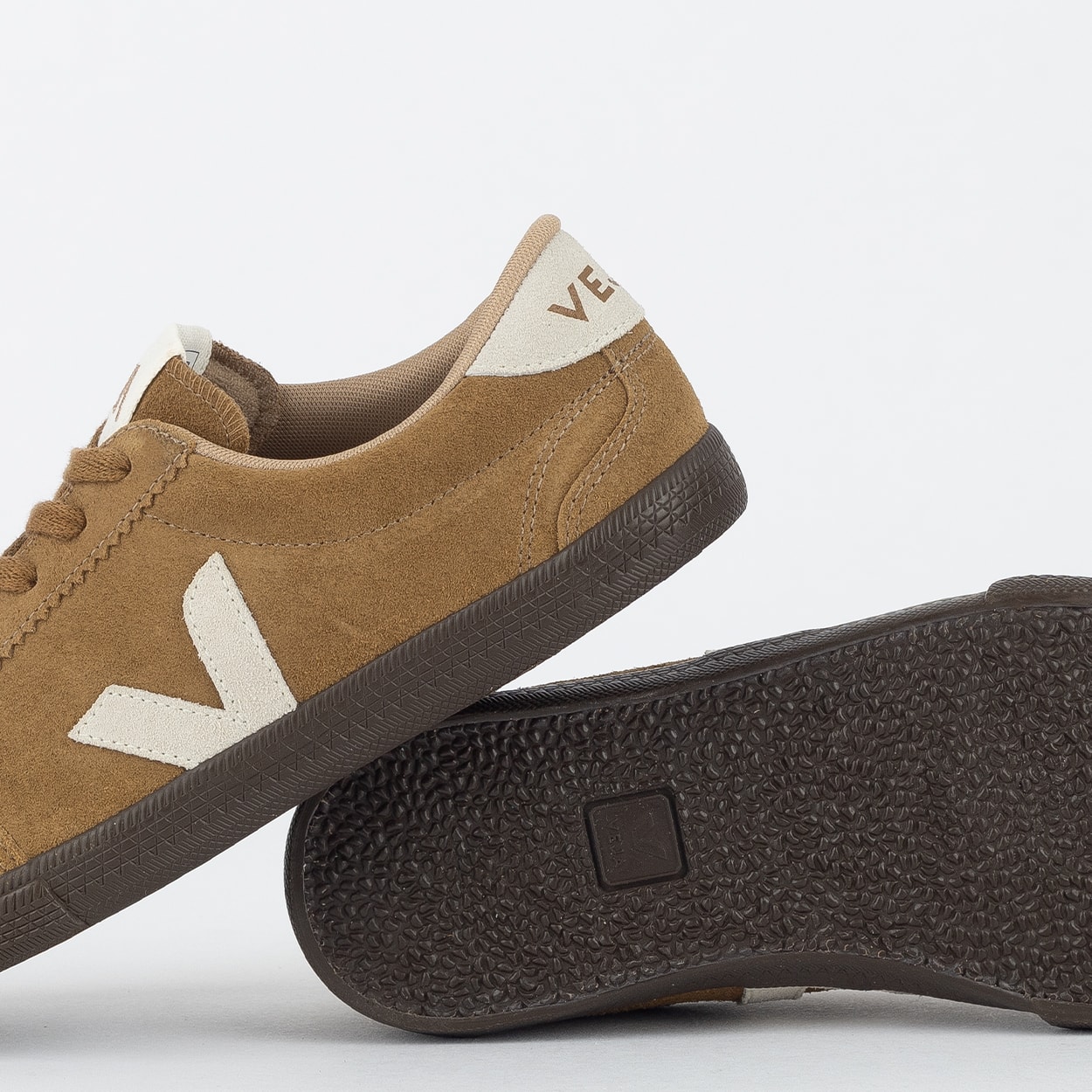 VEJA★VOLLEY SUEDE★兼用★TENT NATURAL EAGLE VOLLEY SUEDE TENT NATURAL EAGLE | VEJA