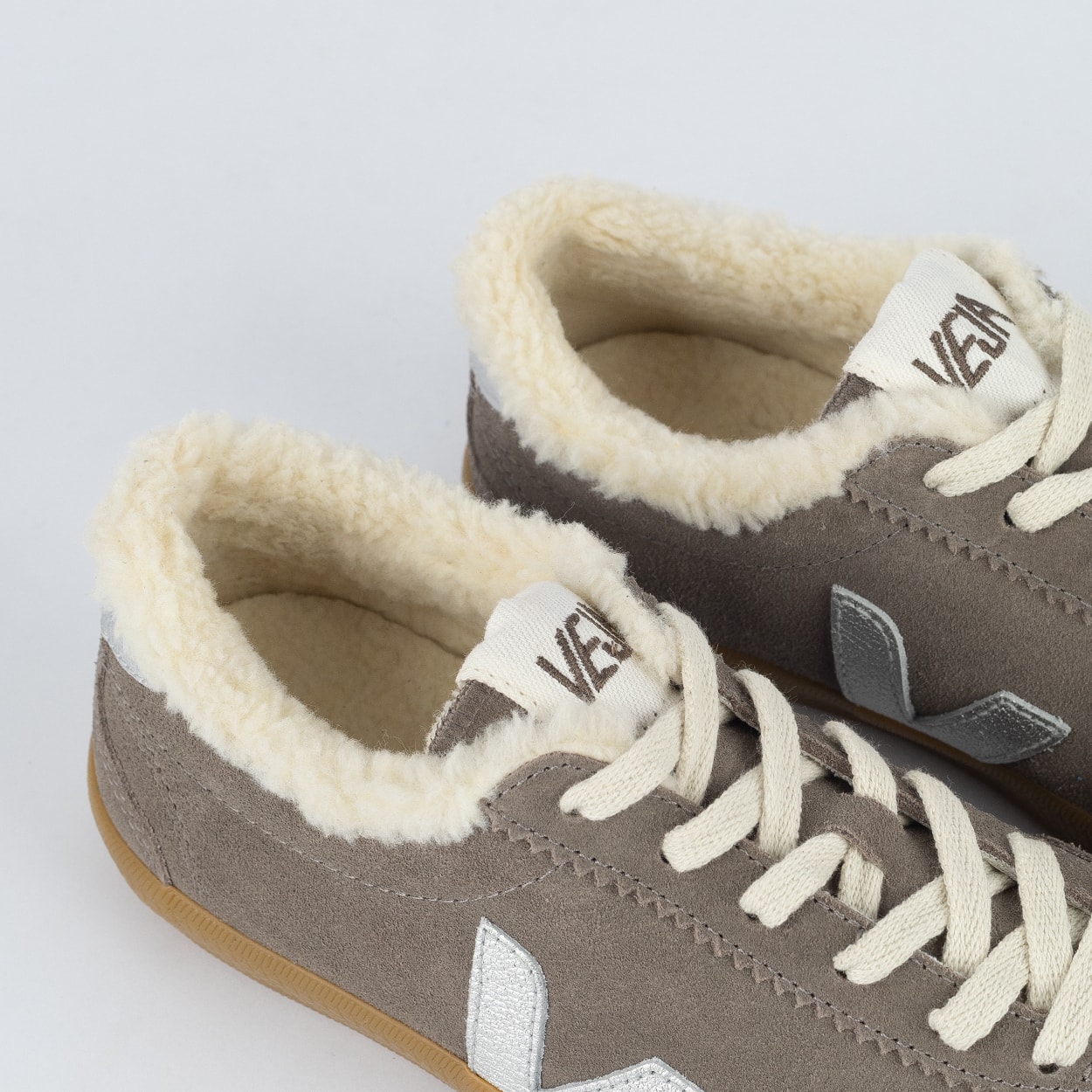Tênis Veja Volley Winter Suede Moonrock Silver Natural VU0321471