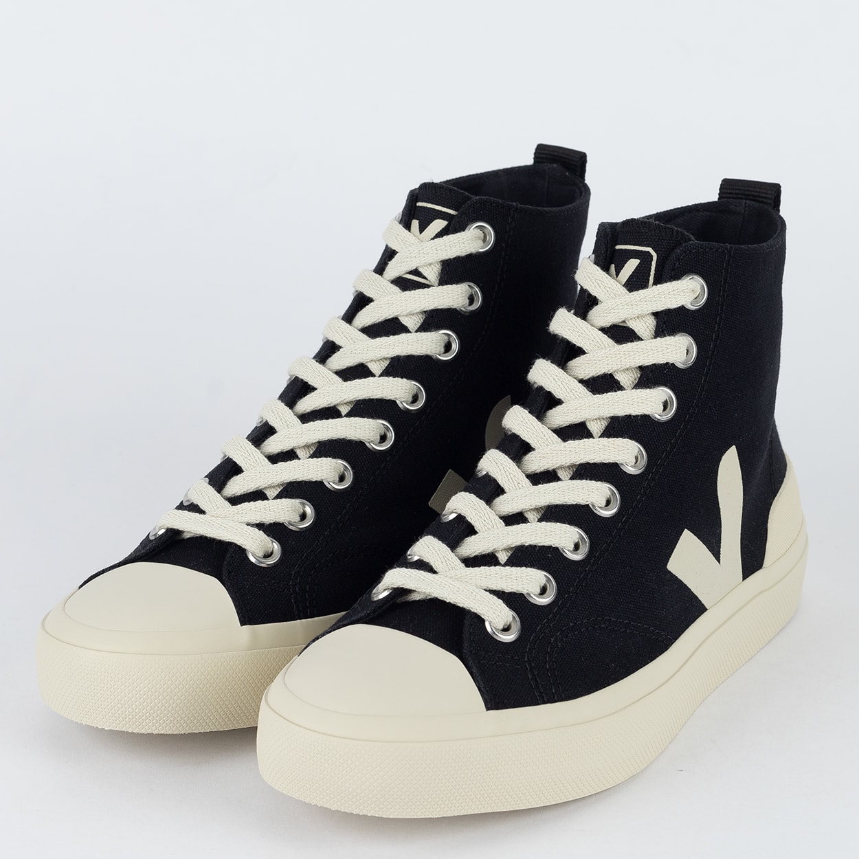 Tênis Veja Wata II Canvas Black Pierre PA0101397