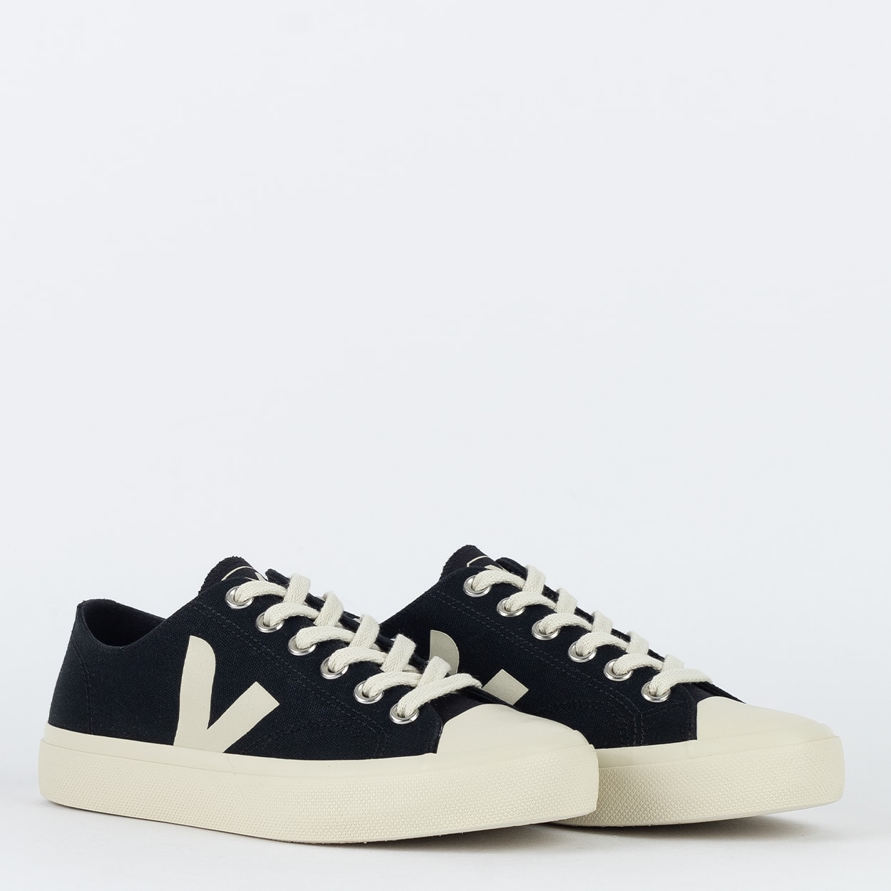 Tênis Veja Wata II Low Canvas Black Pierre PL0101397