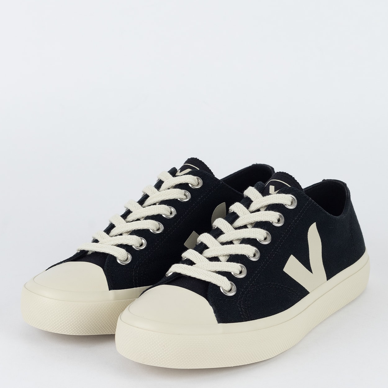 Tênis Veja Wata II Low Canvas Black Pierre PL0101397