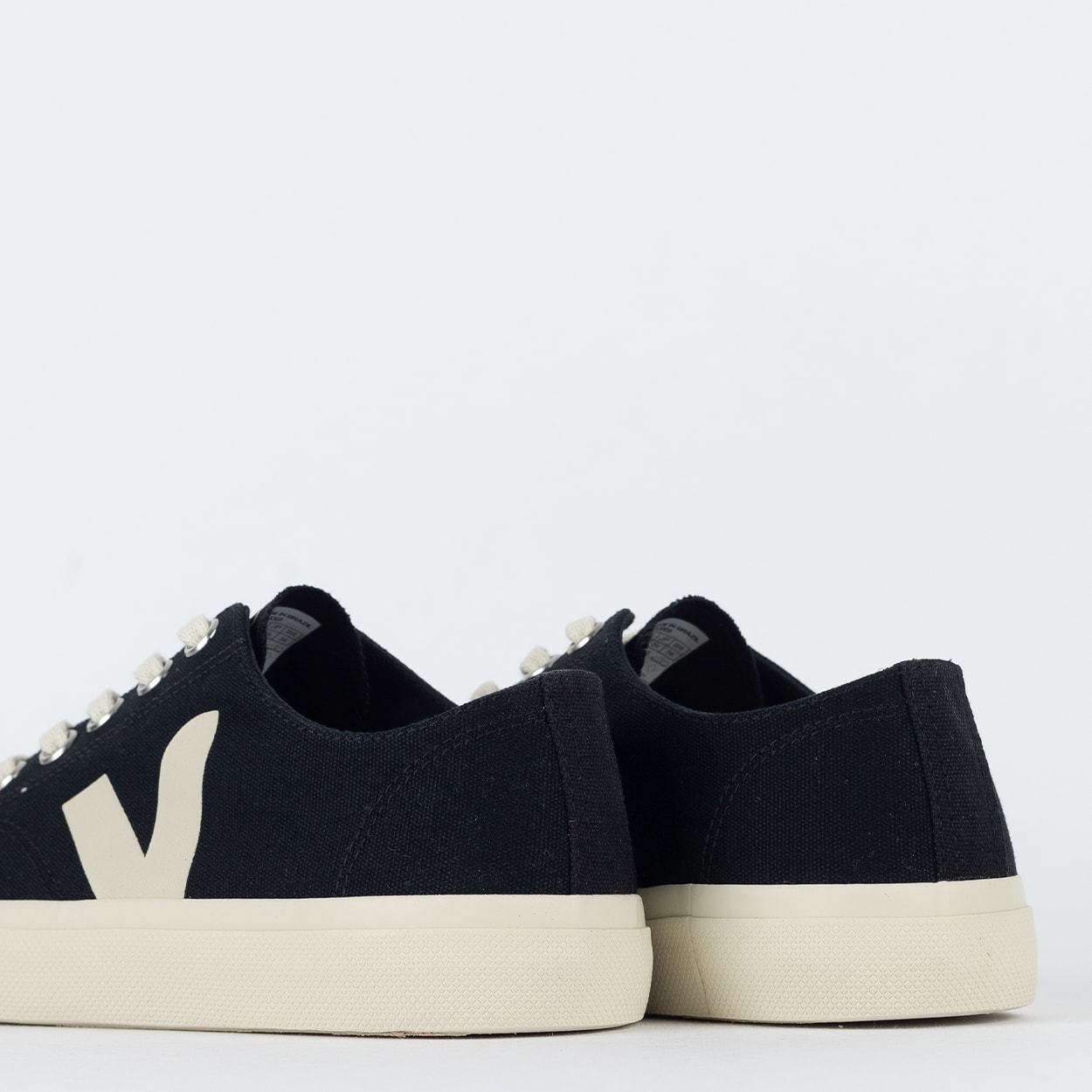 Tênis Veja Wata II Low Canvas Black Pierre PL0101397