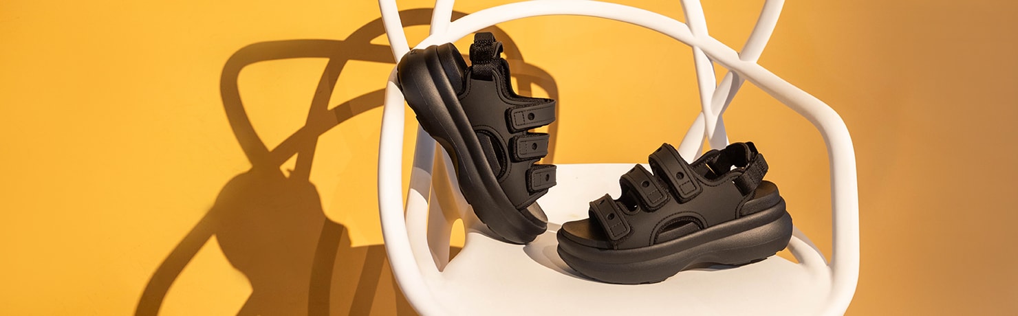 Crocs Soho Y-Strap - Sandália Flatform de Estilo Urbano