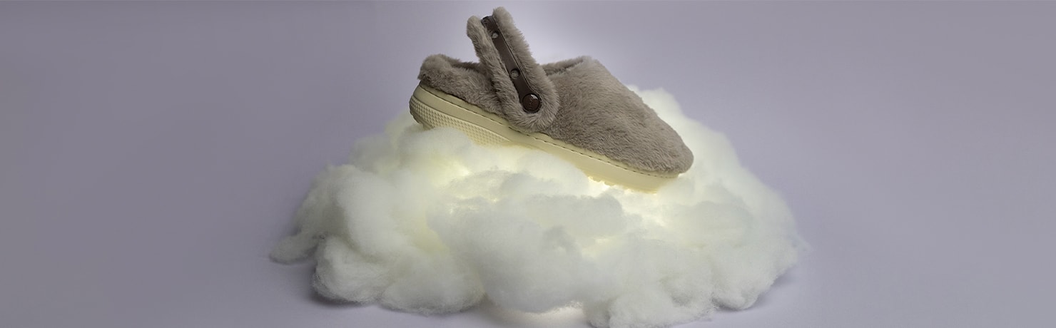 Crocs Unfurgettable: Pelúcia Fur e Suede Vegano com forro macio