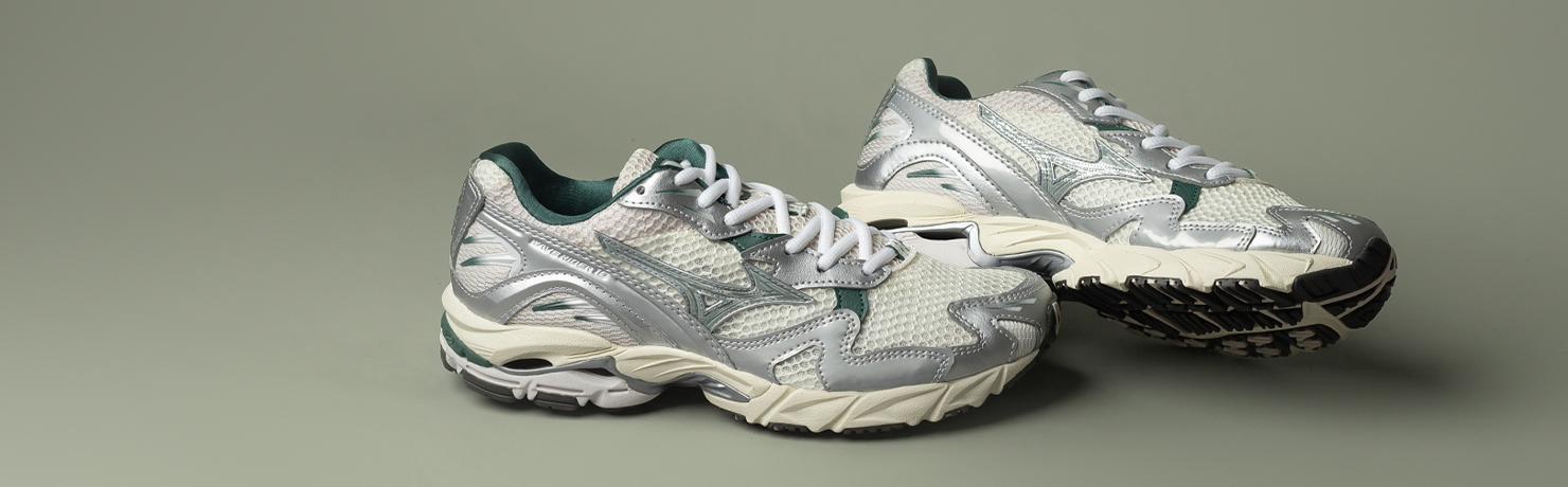 Tênis Mizuno.