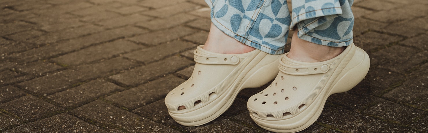 Crocs Plataforma Feminino. Clogs e Sandálias.